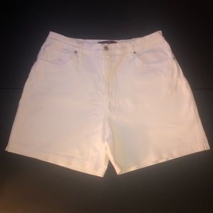 Woman’s Gloria Vanderbilt Amanda White Jean Shorts